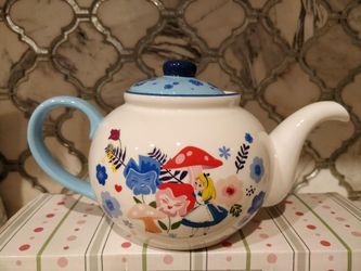 New Disney Alice in Wonderland Teapot