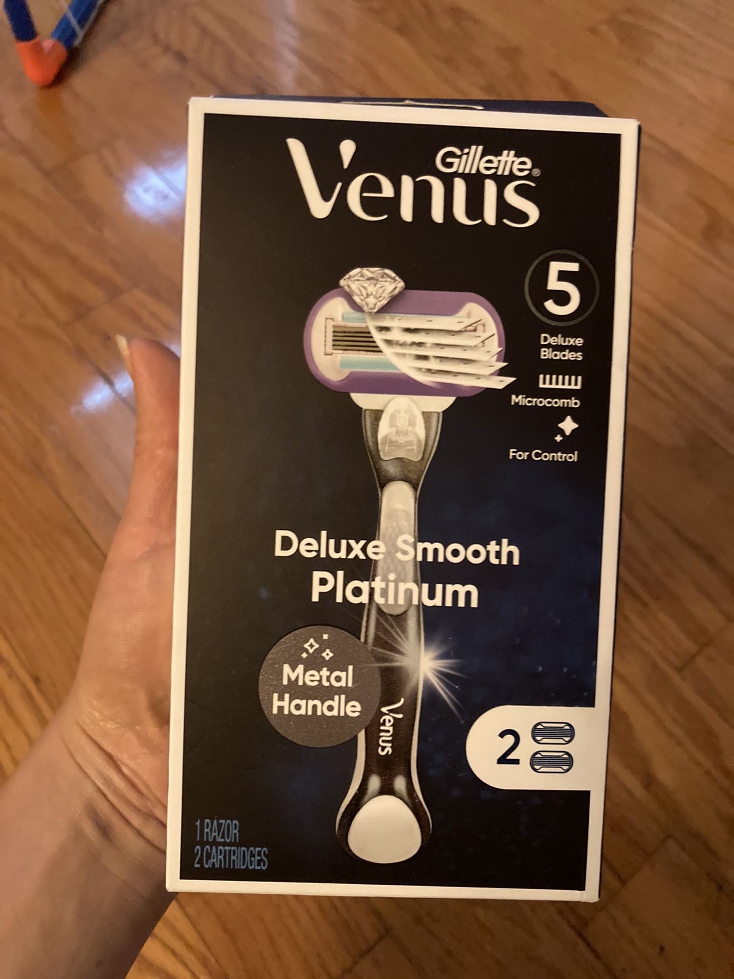NWT Gillette Venus Deluxe Smooth Platinum Metal Handle Razor with 2 Cartridges