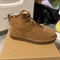 UGG