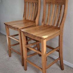 Solid Wood Counter Top / Bar Stools