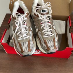Nike Vomero 5 Red & Tan