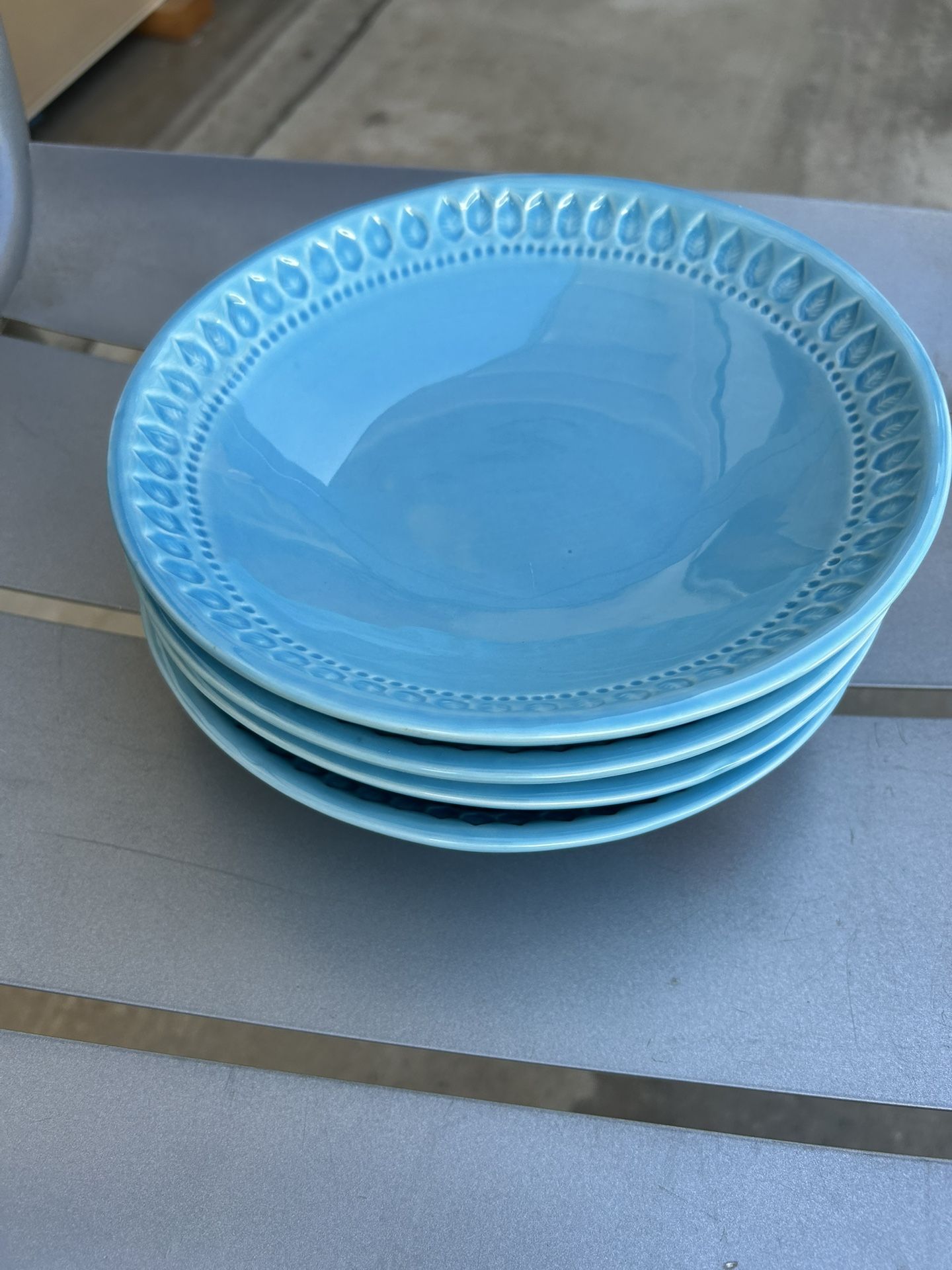 4 pretty turquoise plates