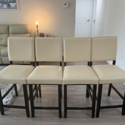 $175 ROOMS TO GO SET OF 4 PADDED COUNTER STOOLS (WARRANTY)