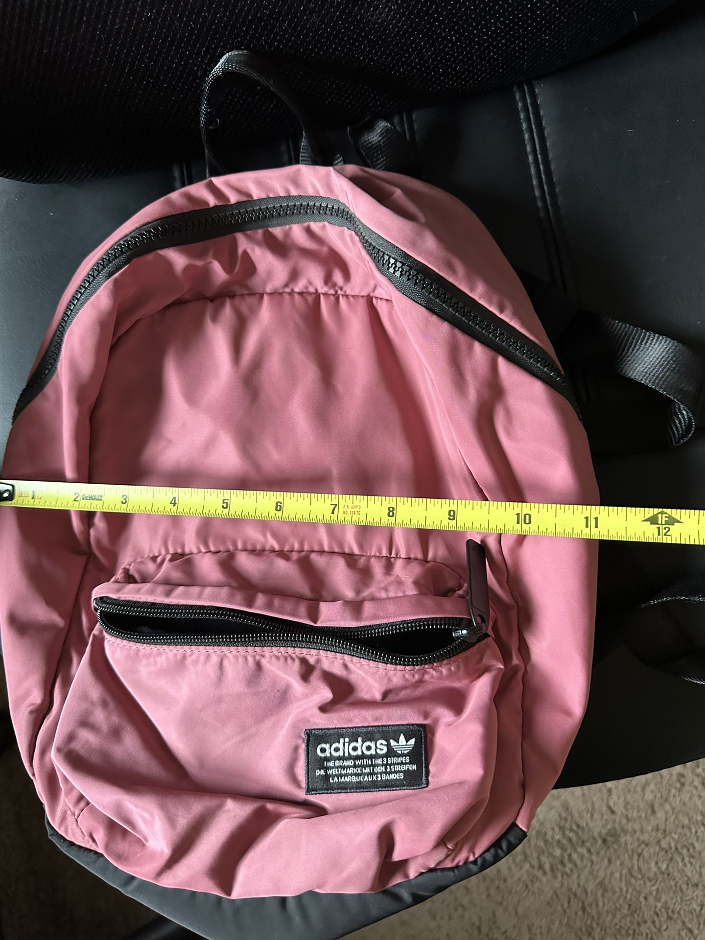 Desfavorable Soportar Amoroso Adidas Backpack $20 for Sale in Mesa, AZ - OfferUp