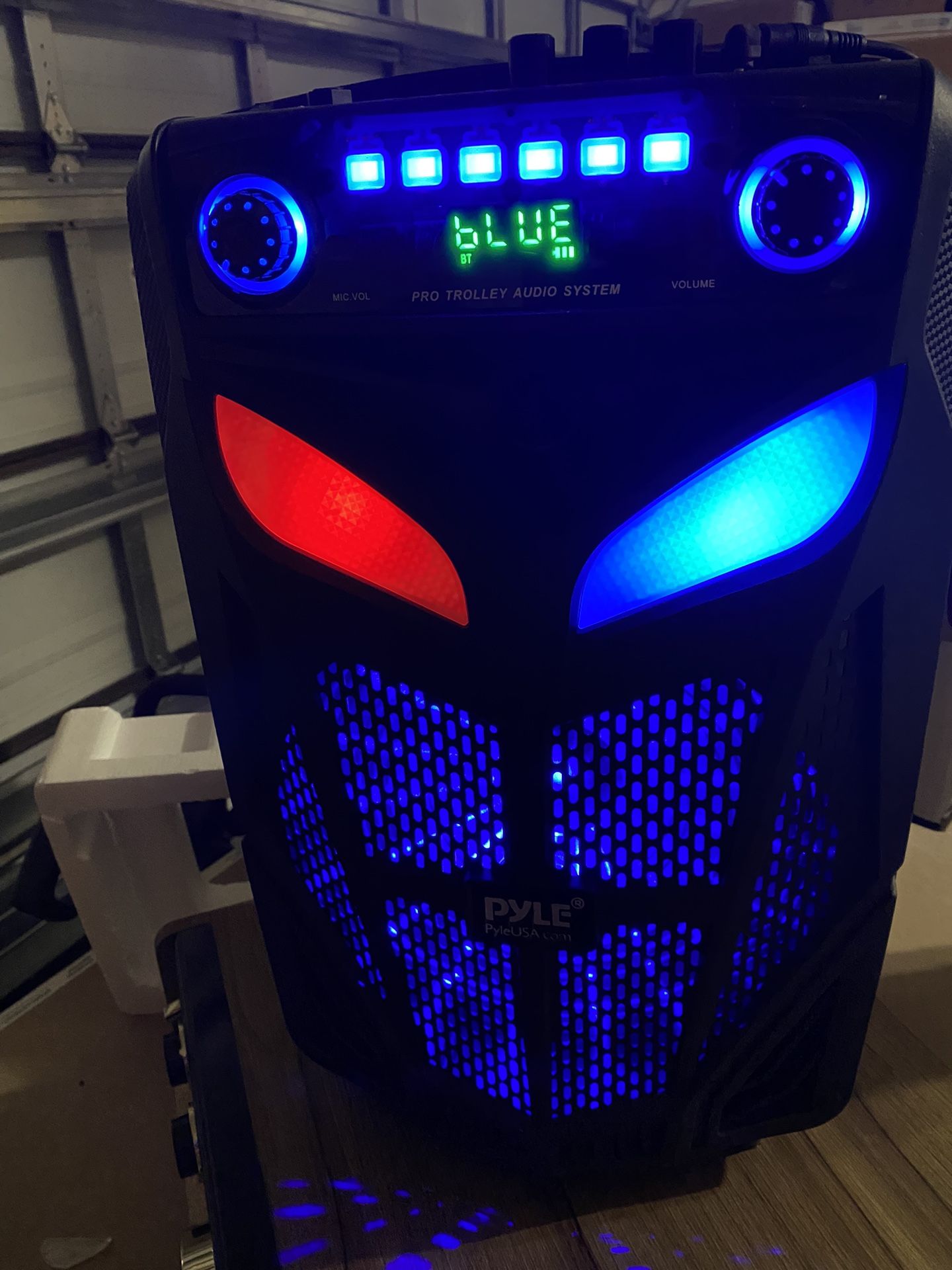 Pyle Portable Bluetooth PA Speaker System-600W 10” Indoor/Outdoor BT Speaker (PPHP101WMB)