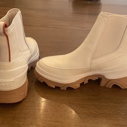 Sorel Woman’s Brex Chelsea Boots Size 7