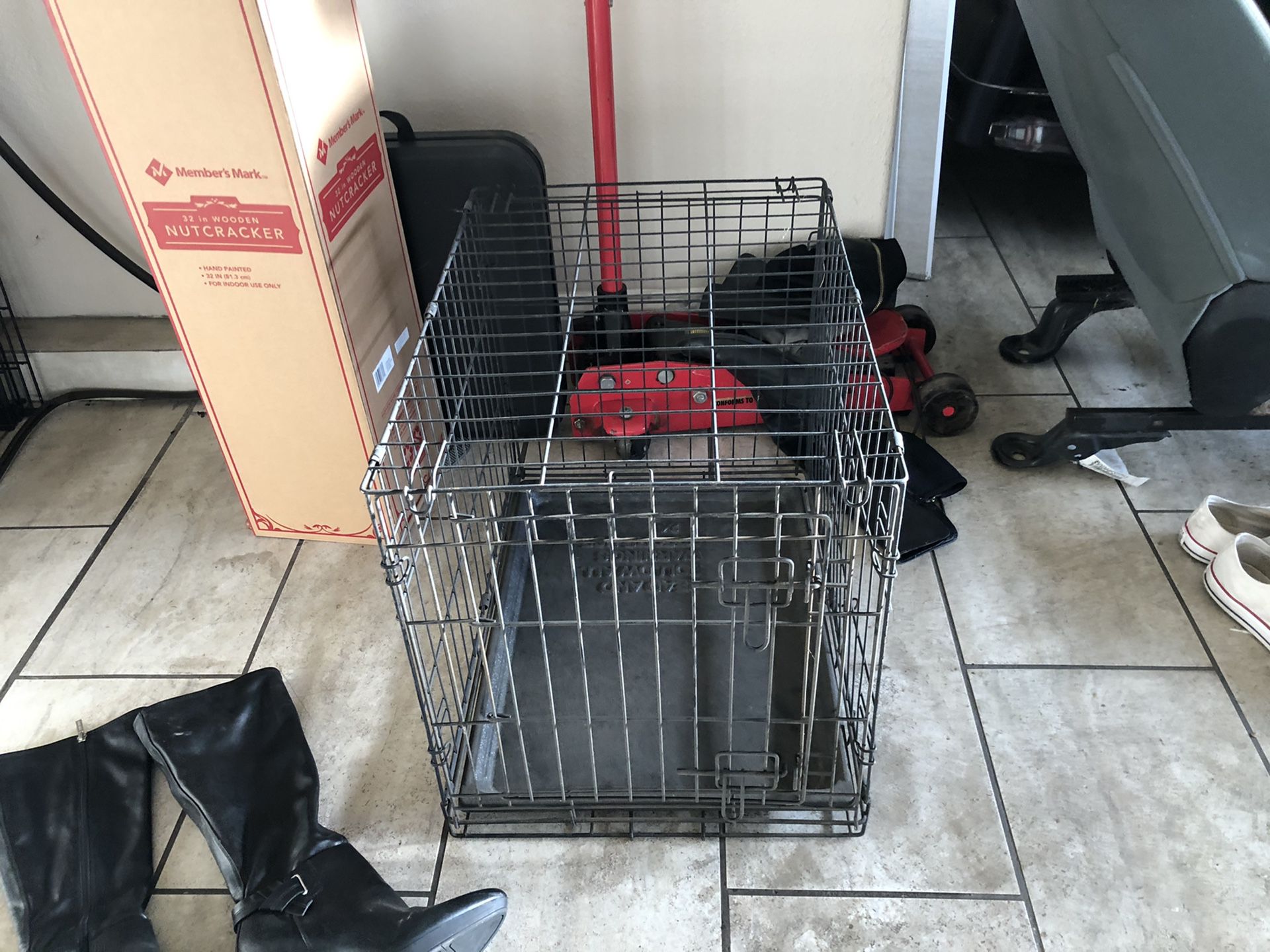 Small dog cage. 25 cash