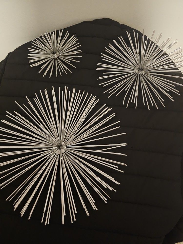 $20.00 - (3) Wall Arts, Modern/Metal/Spikes! PICKUP THIS SATURDAY AT THE WOODLANDS IN MORROW COMMUNITY GARAGE SALE!!