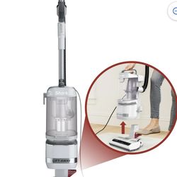 Shark Navigator Lift-Away ADV Upright Vacuum With Hepa Filter