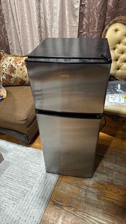 Upstreman 4.0-cu ft Mini Fridge with Freezer(Silver)