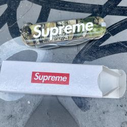 Supreme Mini Victorinox 