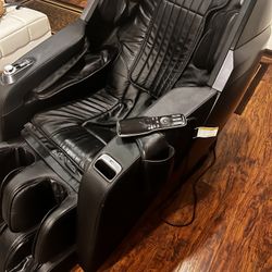 Zero Gravity Massaging Recliner!