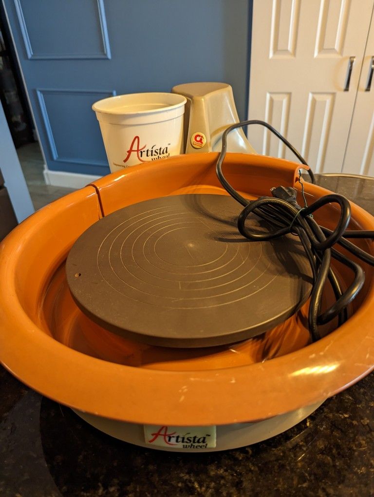 Artista Table Top Pottery Wheel including 2 Bats & Pottery Tools