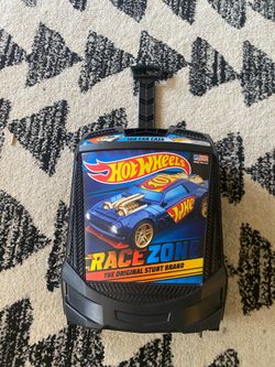 Hotwheels 100 car rolling travel case