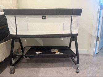 Baby Bassinet - Barely Used