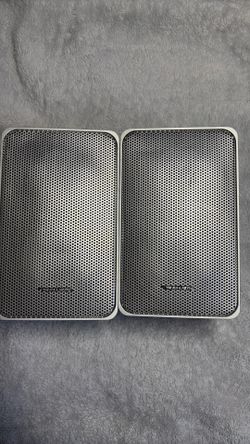 Bookshelf speakers