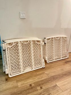 Evenflo Versatile play space adjustable play area / playpen (Cream color- 8 panels)