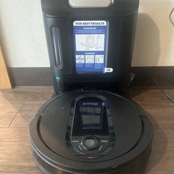 Shark Robot Vacuum w/ Self-Empty Base – Great Deal 🔥