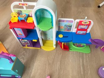 Peppa Pig Mall and Toys