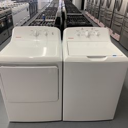 HOTPOINT Set Washer And Dryer Gas $1,299.00