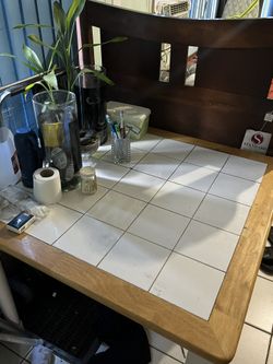 Dining Table W/ 4 Chairs 