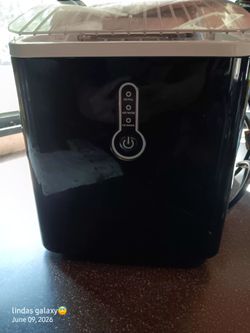 Countertop ice maker