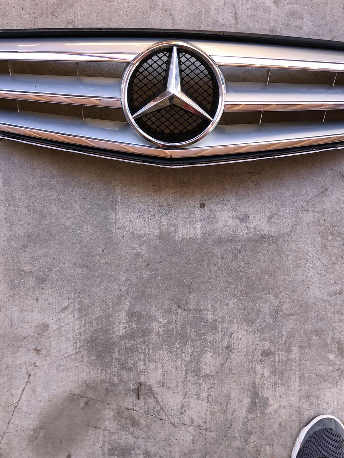 Front Grill And Headlights