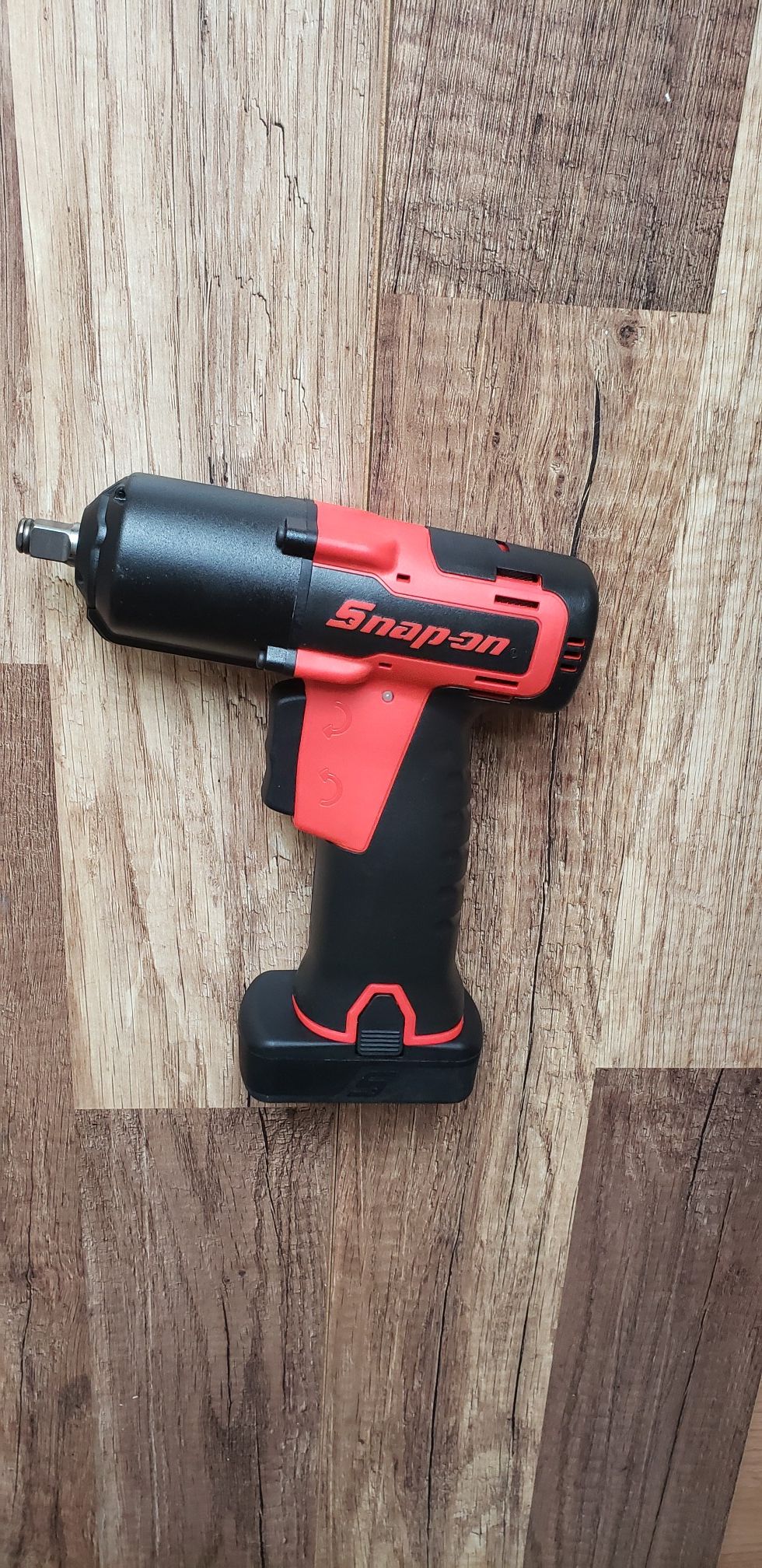 Snap—On 14.4v 3/8 Drive MicroLithium Cordless impact wrench (tool/ battery) (brand New)
