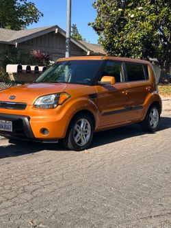 2010 Kia Soul    4cyl.   Gas Saver!