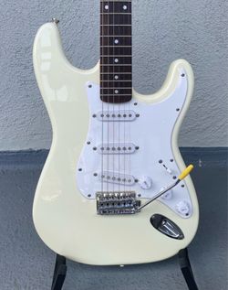 AVAILABLE White Fender Affinity Squier Strat - Read the description BEFORE you message me, please!