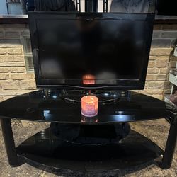 Tv Stand & 32’ TV. ( NEED GONE ) 