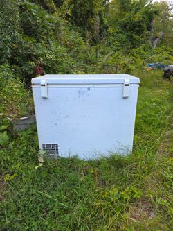 FREE!!! Chest freezer FREE!!!