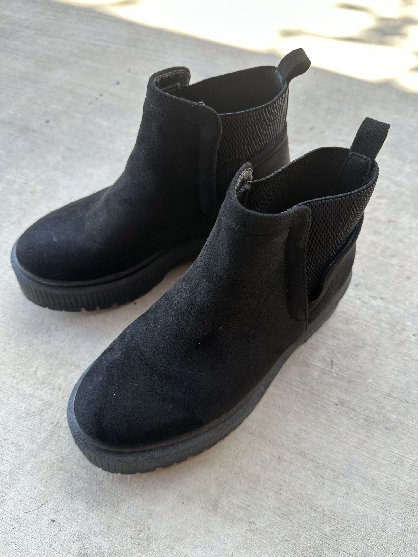 CHARLOTTE RUSSE Womens Lug Sole Platform Elastic Panel Chelsea Boots Ankle - 6