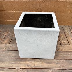 Fiberglass planter 18x18x18