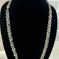Unique Silver Fashion Necklace 