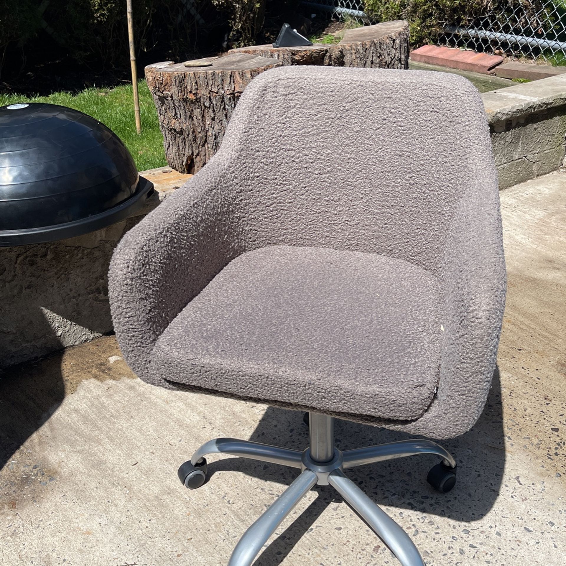 5/17/22 Office Rolling Chair $10.00