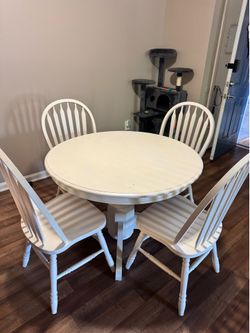White Solid Wood Round Table