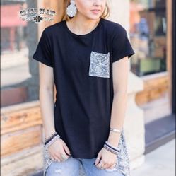 Crazy Train Blackjack Backdrop Rattlesnake Tunic Top Size Large

New With Tags!!


**Bundle and save with combined shipping**

