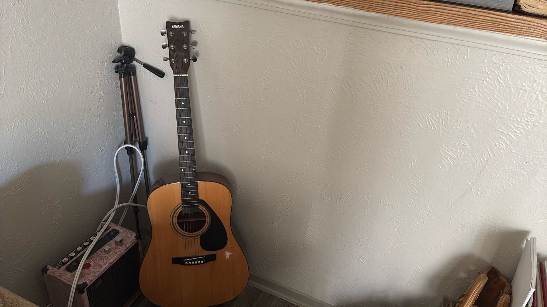 Yamaha Acoustic Guitar 