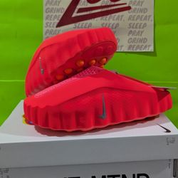 Nike Mind Solar Red