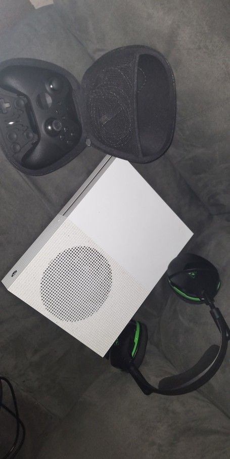 Xbox One S / Elite Controller 2 / Headset 