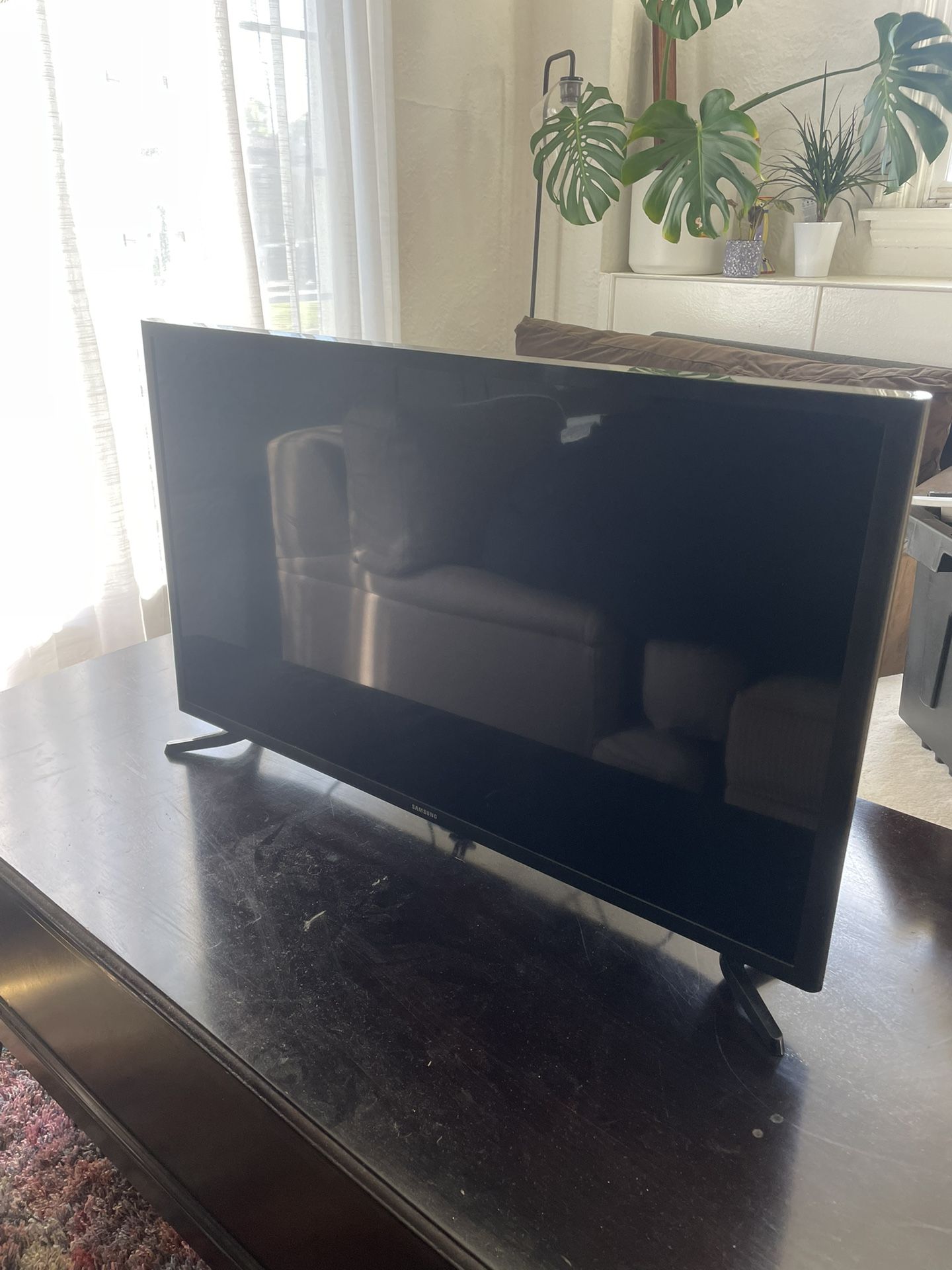 32 Inch Samsung Smart TV