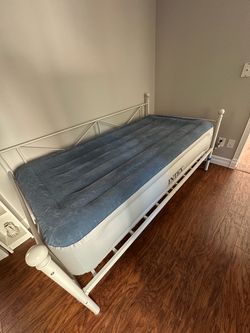 Intel twin 14” air mattress