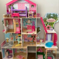 KidKraft Pool Party Mansion Dollhouse