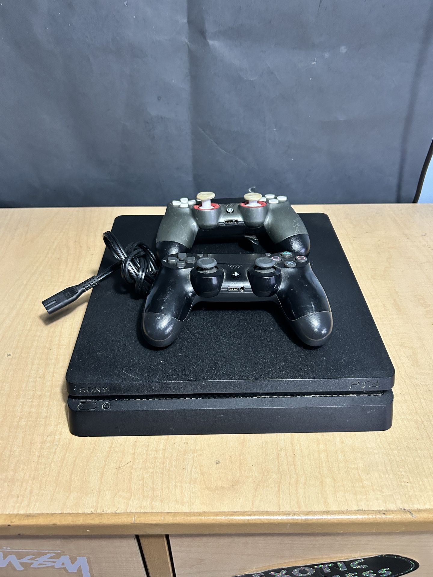 Sony PlayStation 4 Slim 500GB Bundle Black PS4 Slim Tested Work Scuf Controller