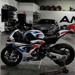 2022 BMW M1000RR