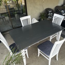 Dining table w/4 Chairs