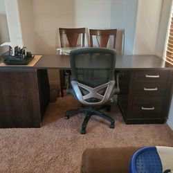 OFFICE DESK ONLY USED 6 MONTHS
