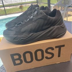 Yeezy Boost 700 MNVN 