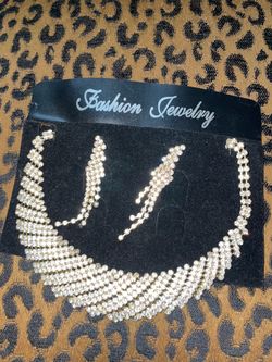 Beautiful necklace $10